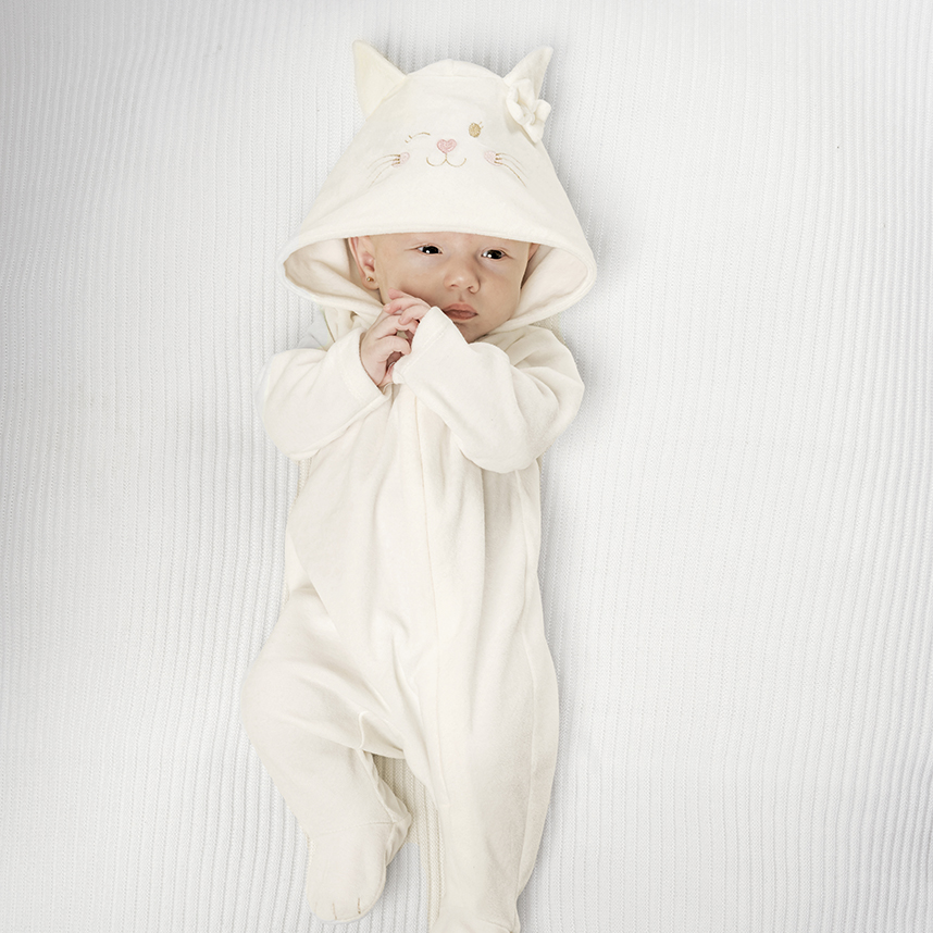 Macacão Fofinho em Plush com Capuz