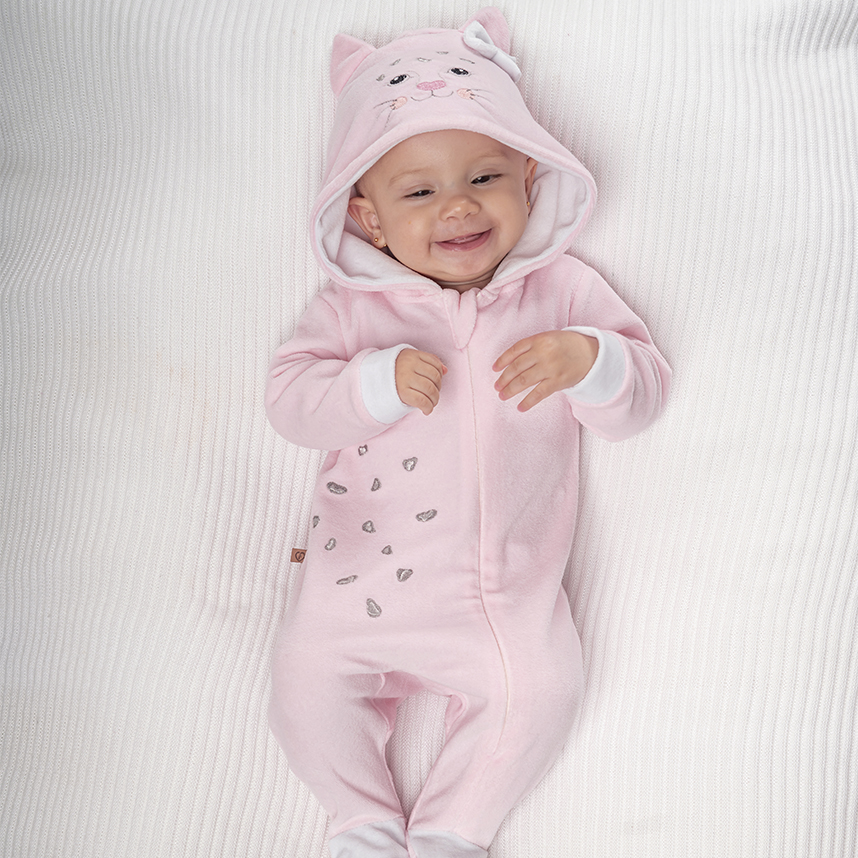 Macacão Fofinho em Plush com Capuz