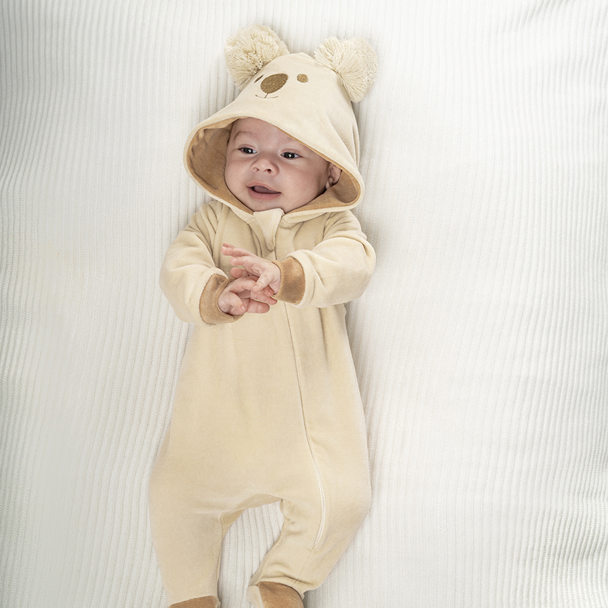 Macacão Fofinho em Plush com Capuz Coala