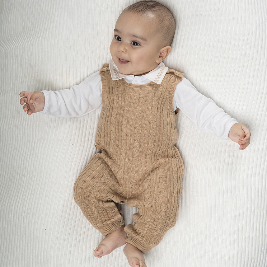 Jardineira Fofinho em Tricô com Botões Jardineira Fofinho em Tricô com Botões