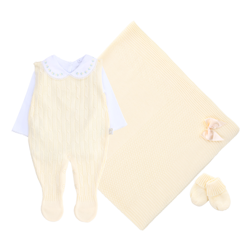 Saída de Maternidade com Body Jardineira Luva e Manta 4 Peças Saída de Maternidade com Body Jardineira Luva e Manta 4 Peças