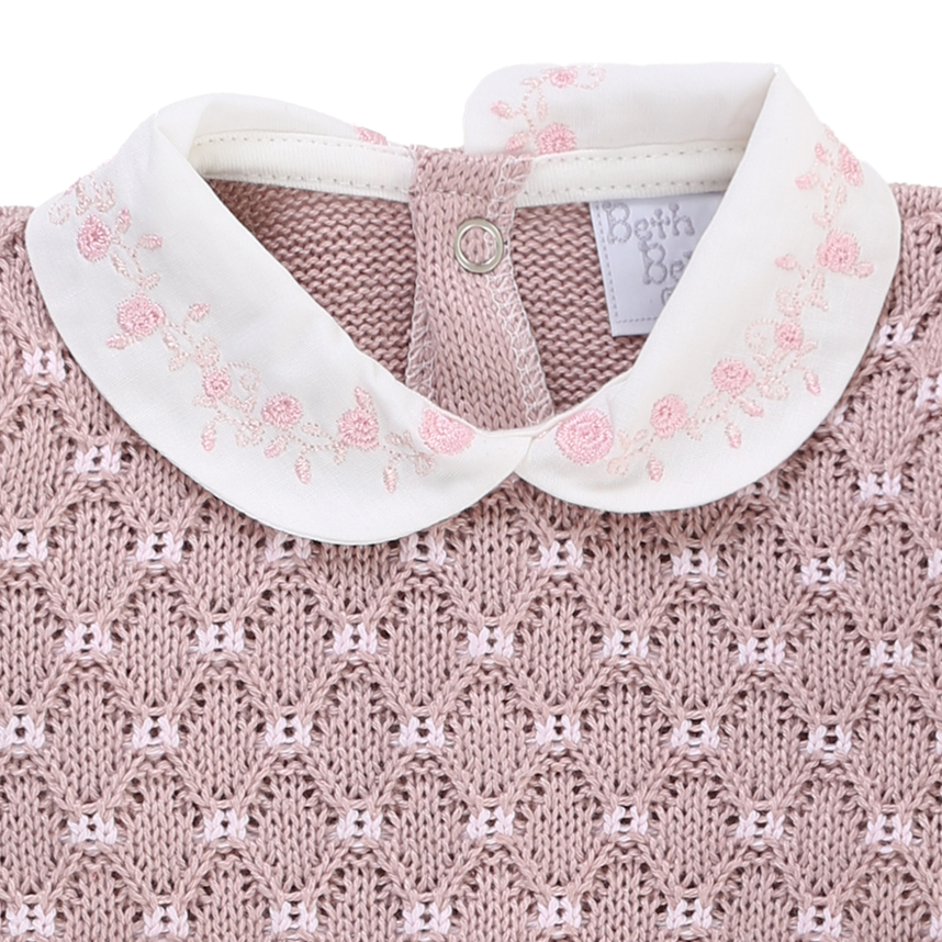 Macacão Longo Beth Bebê Em Tricô Com Gola Bordada Macacão Longo Beth Bebê Em Tricô Com Gola Bordada
