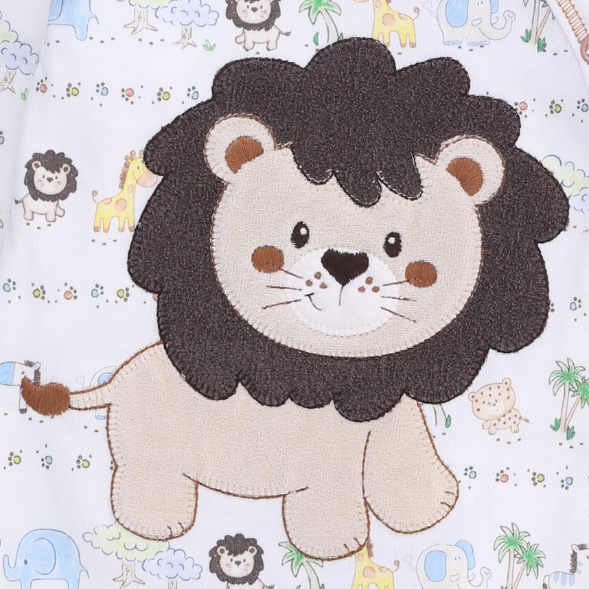 Macacão Bebê Longo Day By Em Suedine Bordado Leão Macacão Bebê Longo Day By Em Suedine Bordado Leão