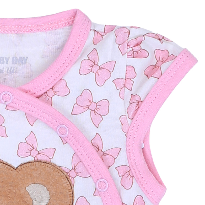 Macacão Bebê Curto Day By Em Suedine Bordado Ursa Macacão Bebê Curto Day By Em Suedine Bordado Ursa