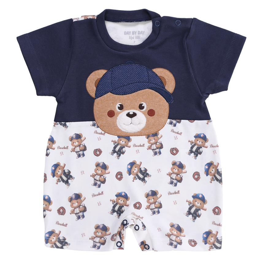 Macacão Bebê Curto Day By Em Suedine Bordado Urso Macacão Bebê Curto Day By Em Suedine Bordado Urso