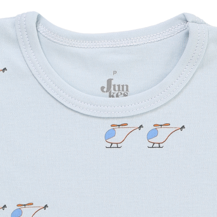 Macacão Curto Bebê Junkes Estampa Helicóptero Em Suedine Macacão Curto Bebê Junkes Estampa Helicóptero Em Suedine