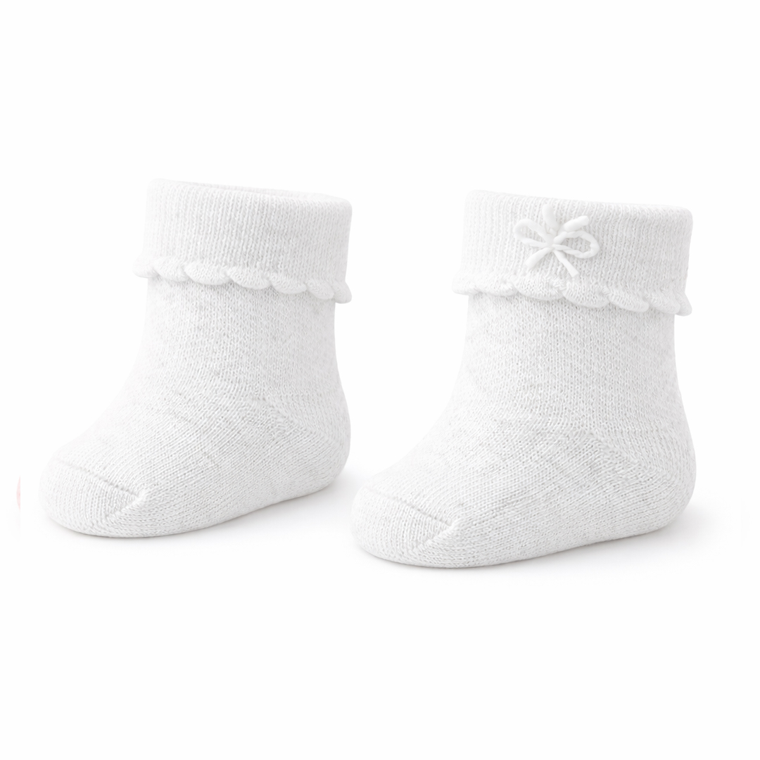 Meia Infantil Brando Trabalhada com Punho Virado E Bordado