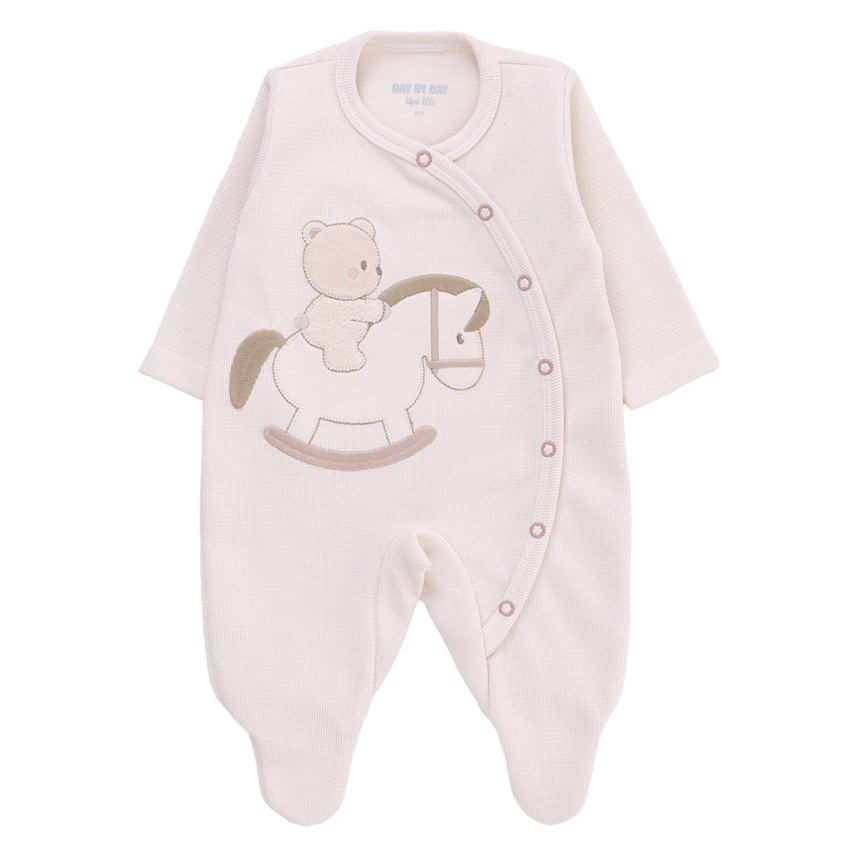 Macacão Longo Bebê Day By Bordado Urso Com Cavalinho Macacão Longo Bebê Day By Bordado Urso Com Cavalinho