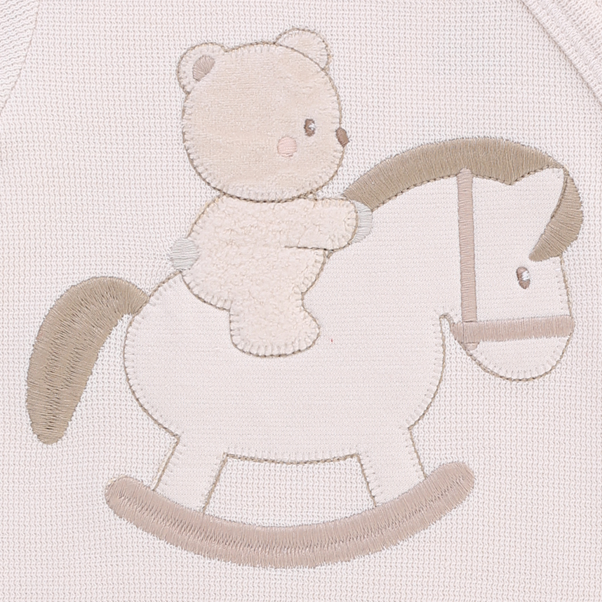 Macacão Longo Bebê Day By Bordado Urso Com Cavalinho Macacão Longo Bebê Day By Bordado Urso Com Cavalinho