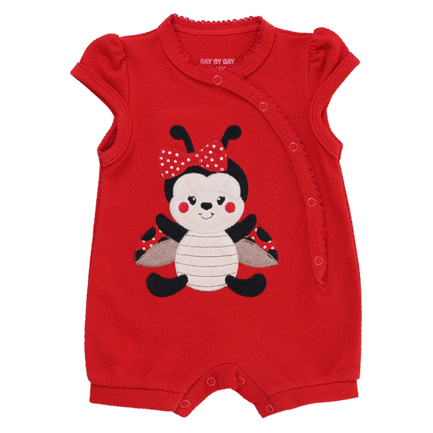 Macacão Curto Bebê Day By Bordado Joaninha Macacão Curto Bebê Day By Bordado Joaninha