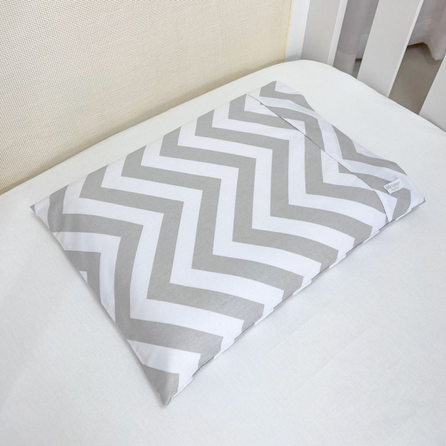 Fronha Para Berço Biramar Estampa Chevron Cinza
