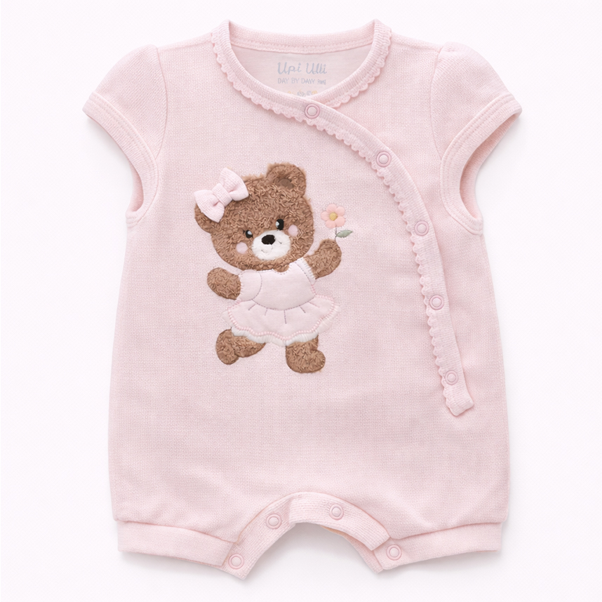 Macacão Curto Bebê Day By Day Bordado Ursa Laço