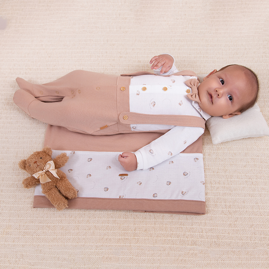 Saída Maternidade Paraíso Plush Estampa Carros 3 Peças