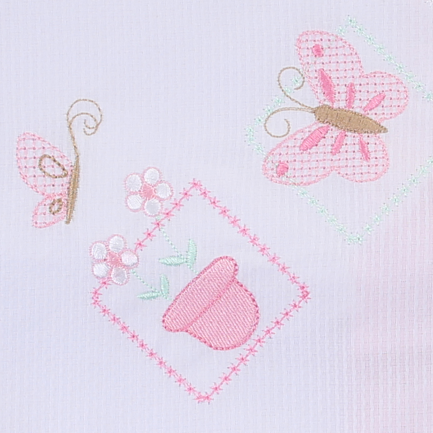 Manta Piquet Bordados Alexandra Com Babado Rebatido Manta Piquet Bordados Alexandra Com Babado Rebatido